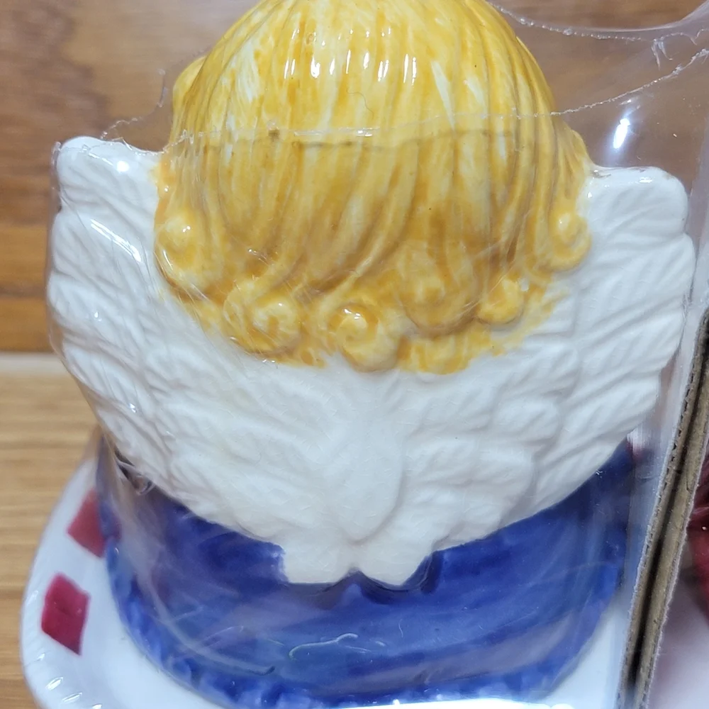 New Vintage Christmas Angels Salt and Pepper Shaker Set With Tray.